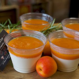 Panna cotta vanille et coulis de fruits d'été