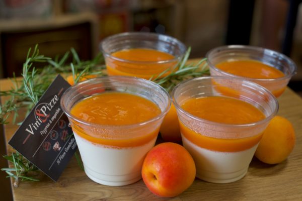 Panna cotta vanille et coulis fraise