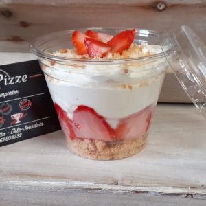 Verrine fraise, chantilly, palet breton